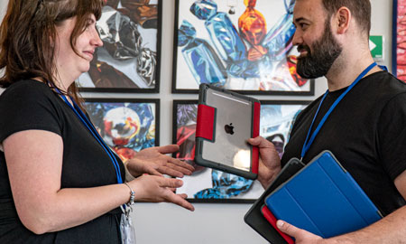 Půjčení Apple produktů tablet iPad a MacBook Air s procesorem M1 do školy zdarma