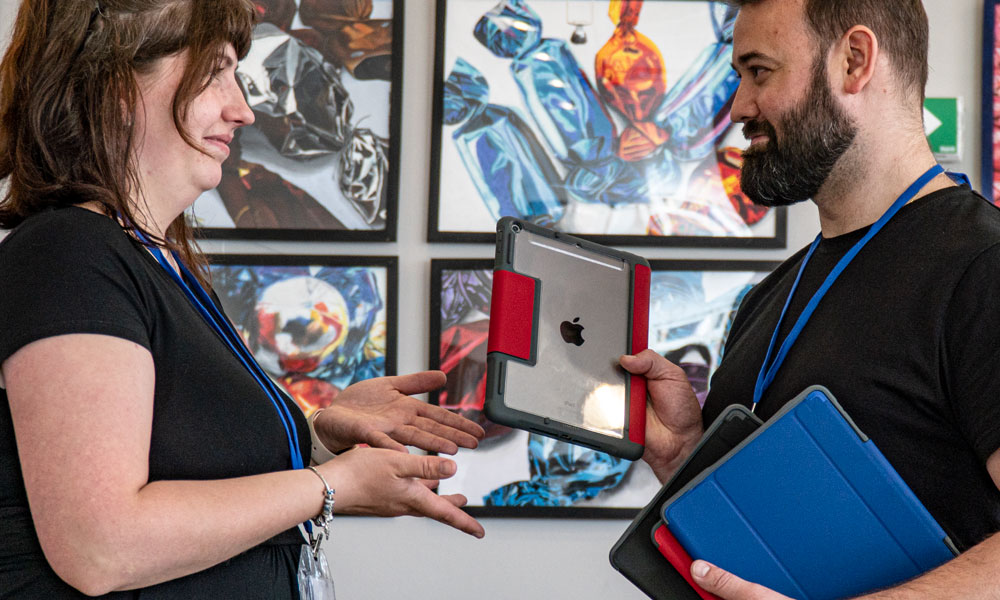 Půjčení Apple produktů tablet iPad a MacBook Air s procesorem M1 do školy zdarma